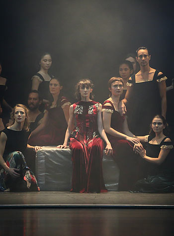 Atemlos durch die Nacht - das Ballett „Giselle“ am Gärtnerplatztheater- Premiere 17. November 2022 (©Foto: Marie-Laure Briane)